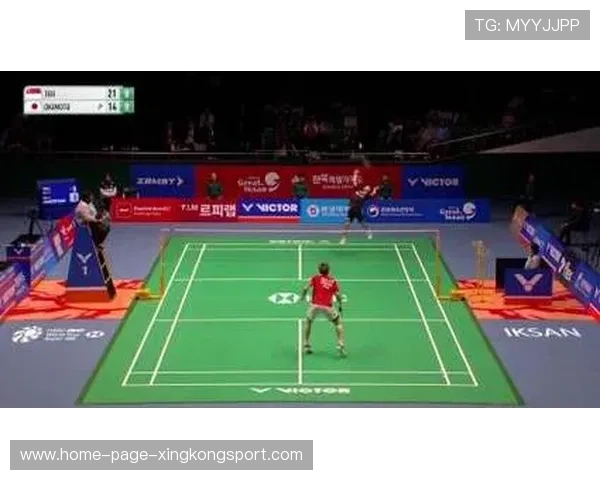 羽毛球男单后场重杀得分响彻全场：激情碰撞，力量与技巧的完美结合